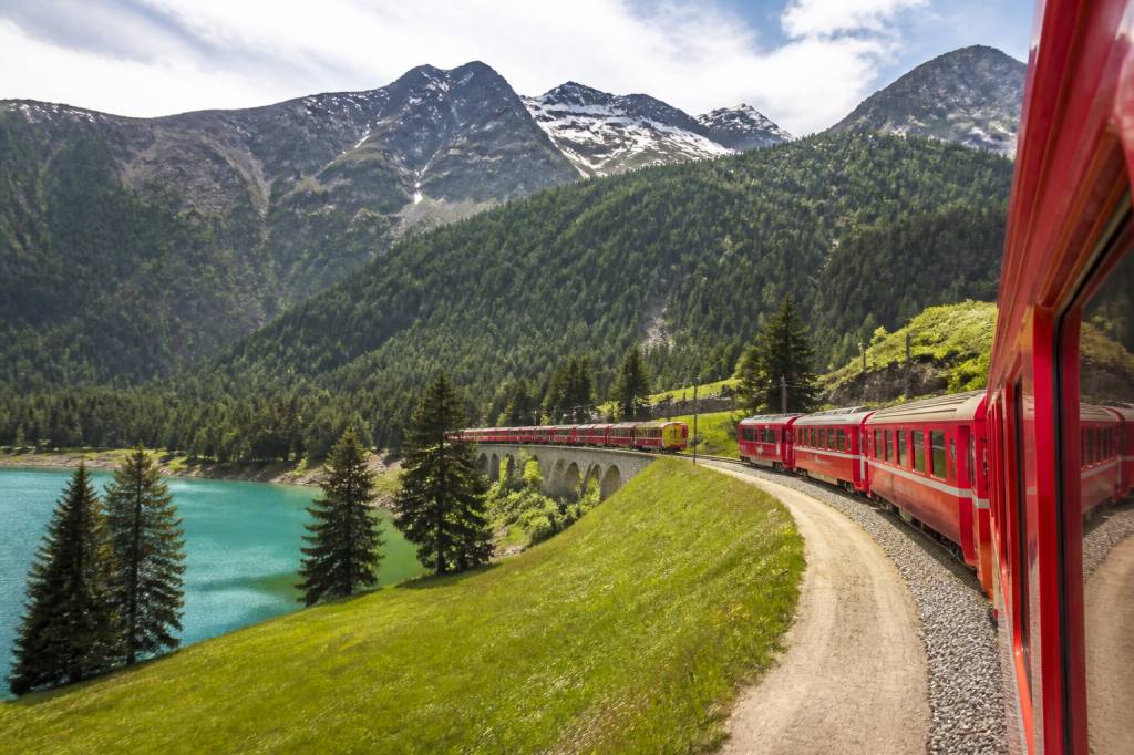 Les plus belles excursions en train depuis Genève pour découvrir la Suisse en une journée