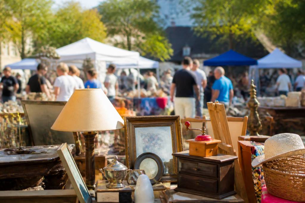 Vide-grenier à Genève : conseils, bons plans et astuces pour acheter et vendre localement