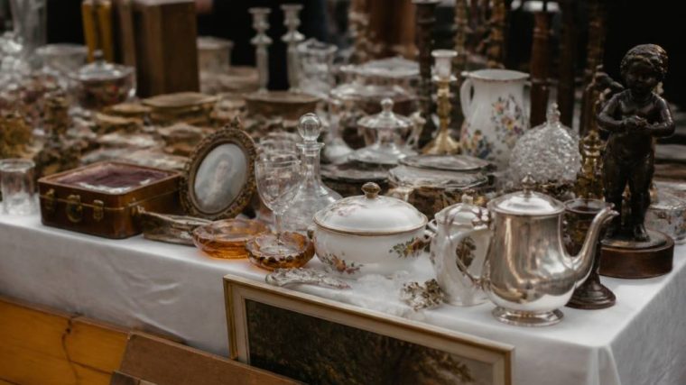 Flea market Geneva Switzerland : guide des marchés aux puces à Genève