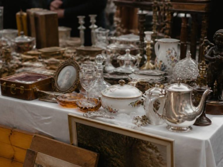 Flea market Geneva Switzerland : guide des marchés aux puces à Genève