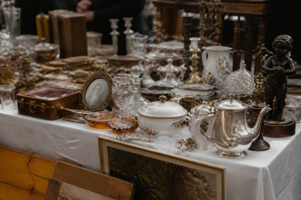 Flea market Geneva Switzerland : guide des marchés aux puces à Genève